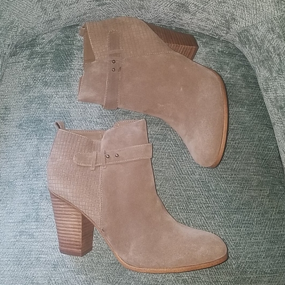 🎉Make an offer Suede Ankle Boot - Picture 2 of 8